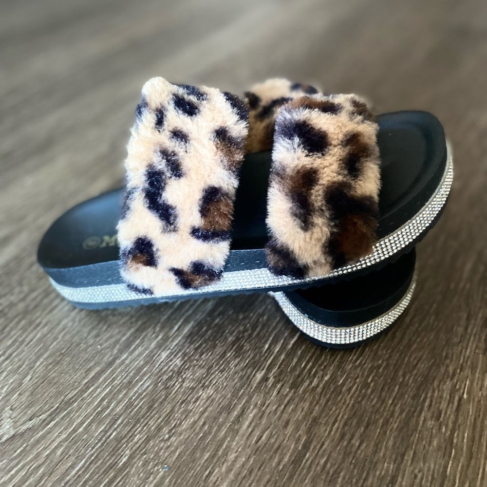 Leopard Slides